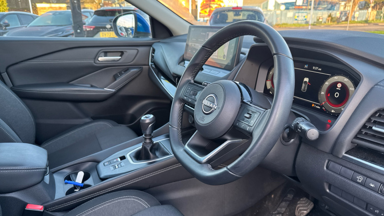Nissan Qashqai 1.3 DiG-T MH N-Connecta 5dr Petrol Hatchback